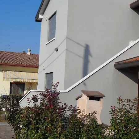 Casa Di Chiara Vicino Venezia E Aeroporto Vce Apartment *