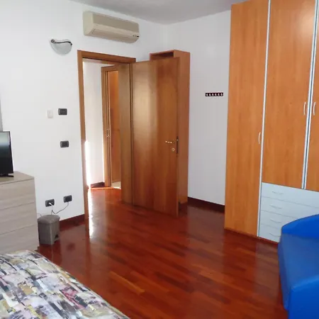 Casa Di Chiara Vicino Venezia E Aeroporto Vce Apartment *