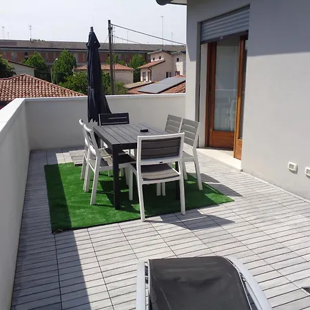 Casa Di Chiara Vicino Venezia E Aeroporto Vce Apartment *